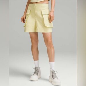 Lululemon Relaxed fit super high rise cargo short 4” Size 4